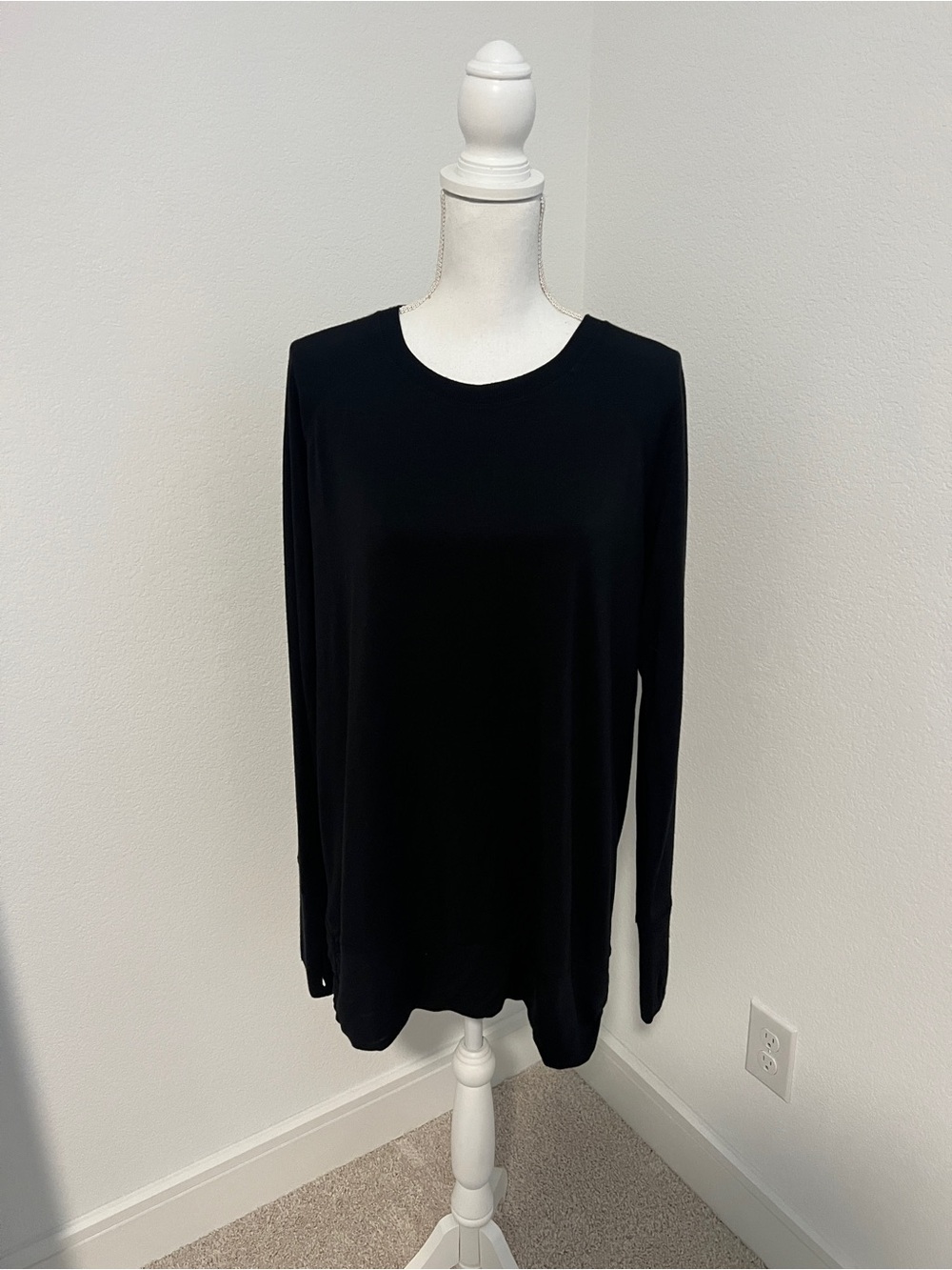 EUC Athleta Black Long-Sleeve Women's Top - XL